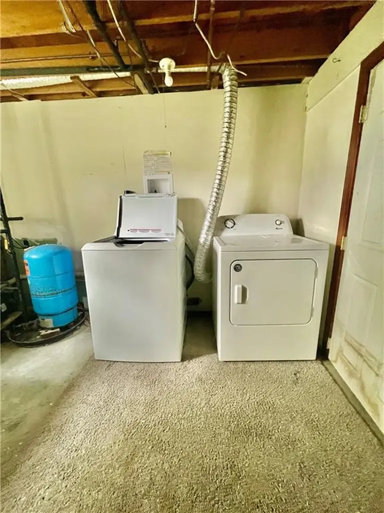 1069 Green End Avenue Middletown RI 02842