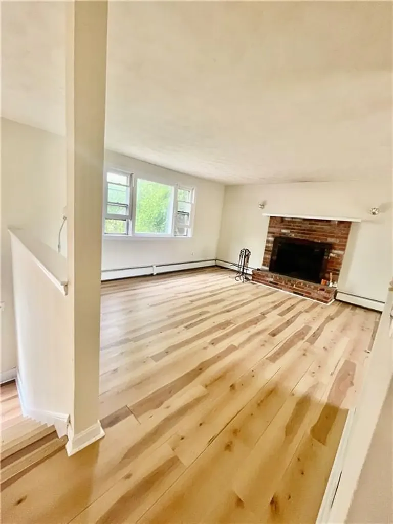1069 Green End Avenue Middletown RI 02842