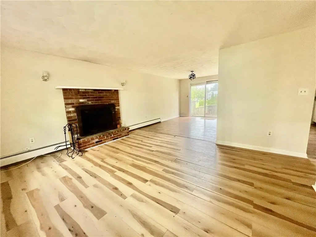 1069 Green End Avenue Middletown RI 02842
