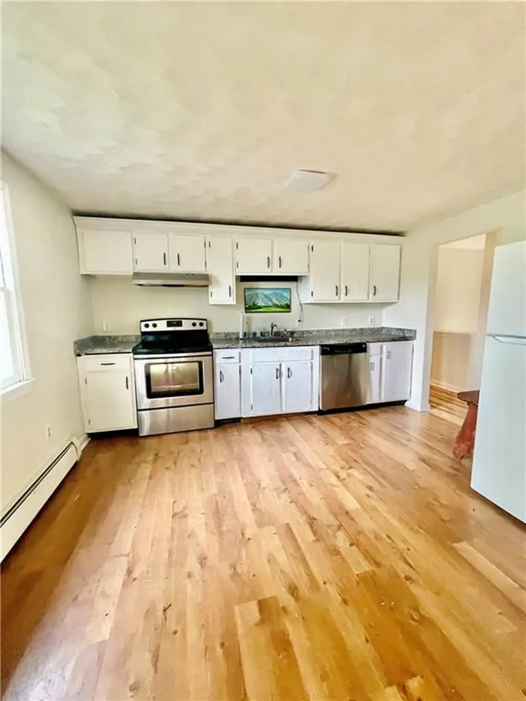 1069 Green End Avenue Middletown RI 02842