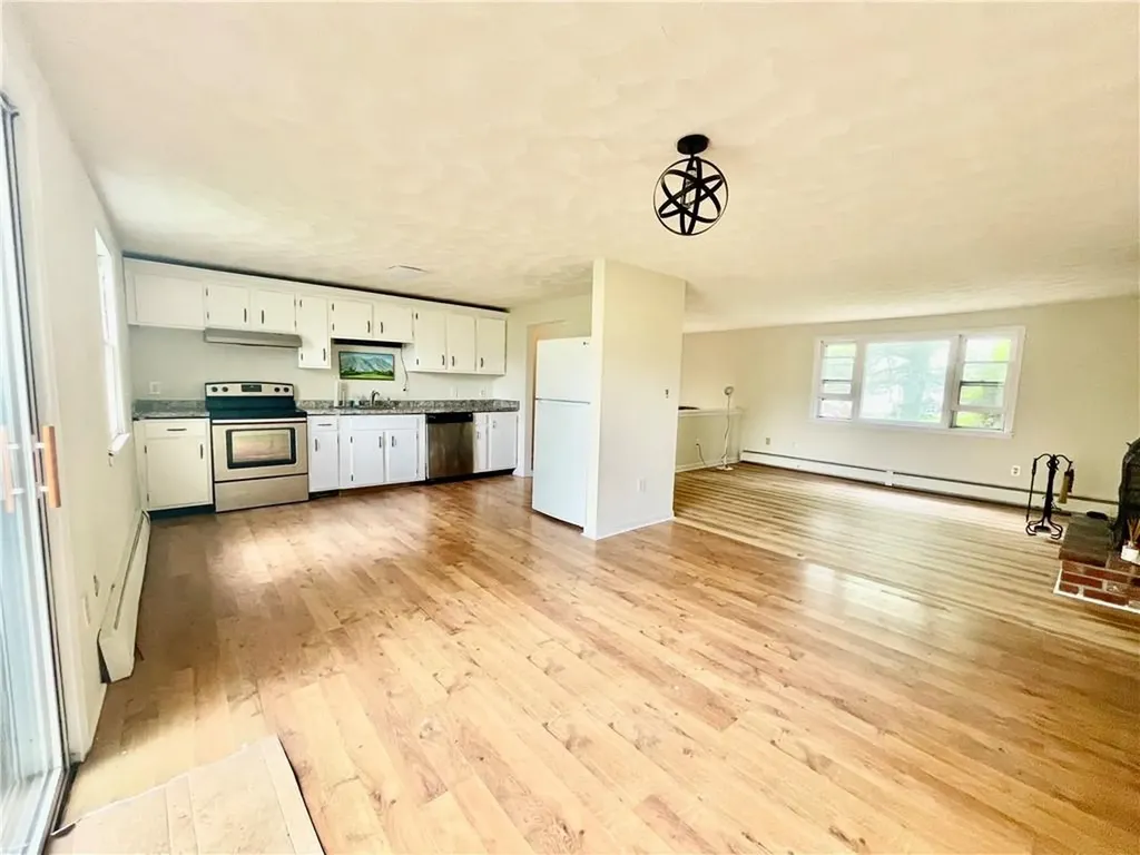 1069 Green End Avenue Middletown RI 02842