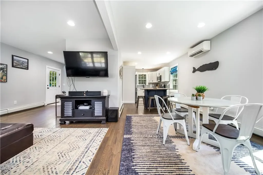 52 Benefit Street Warwick RI 02886