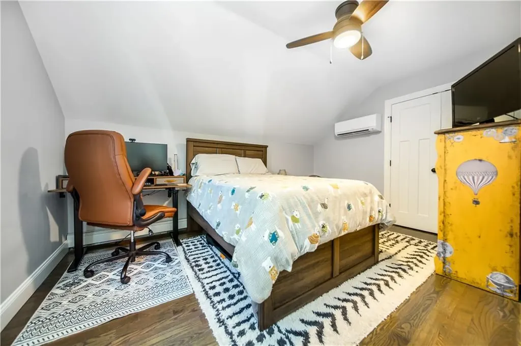 52 Benefit Street Warwick RI 02886