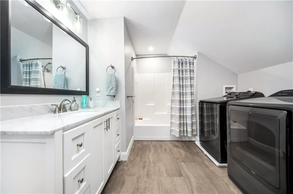 52 Benefit Street Warwick RI 02886