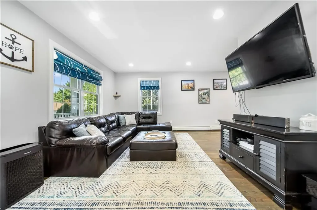 52 Benefit Street Warwick RI 02886