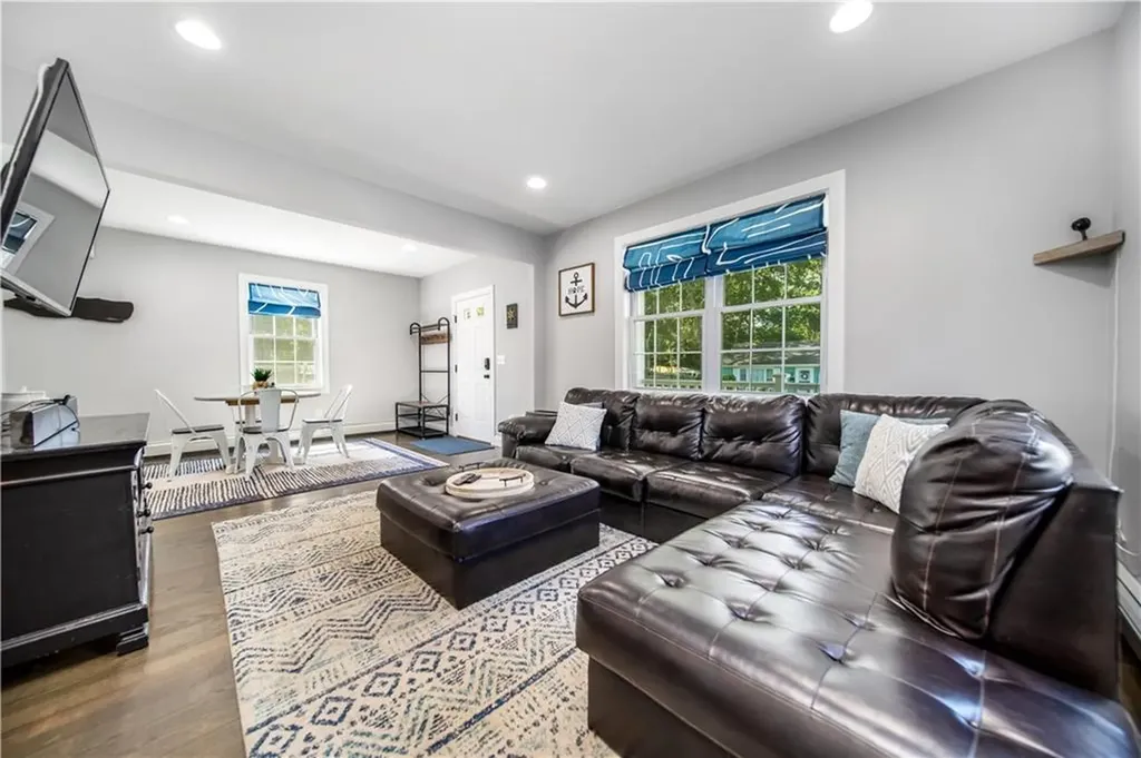 52 Benefit Street Warwick RI 02886