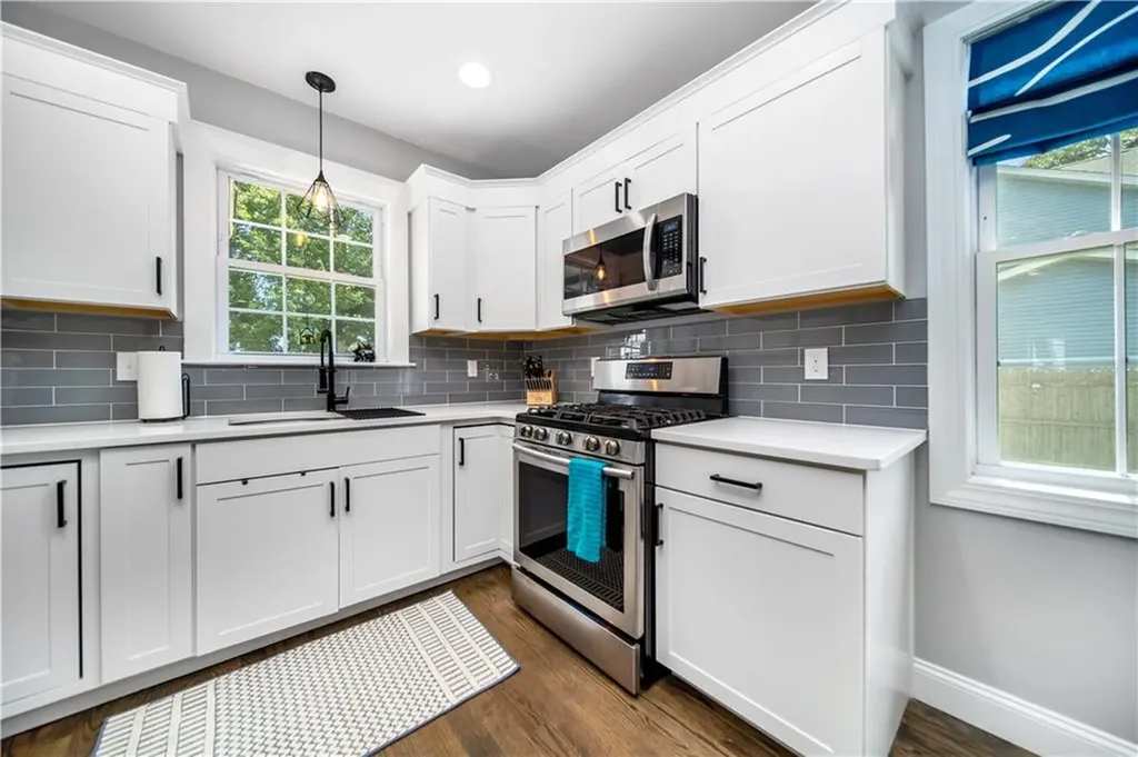 52 Benefit Street Warwick RI 02886