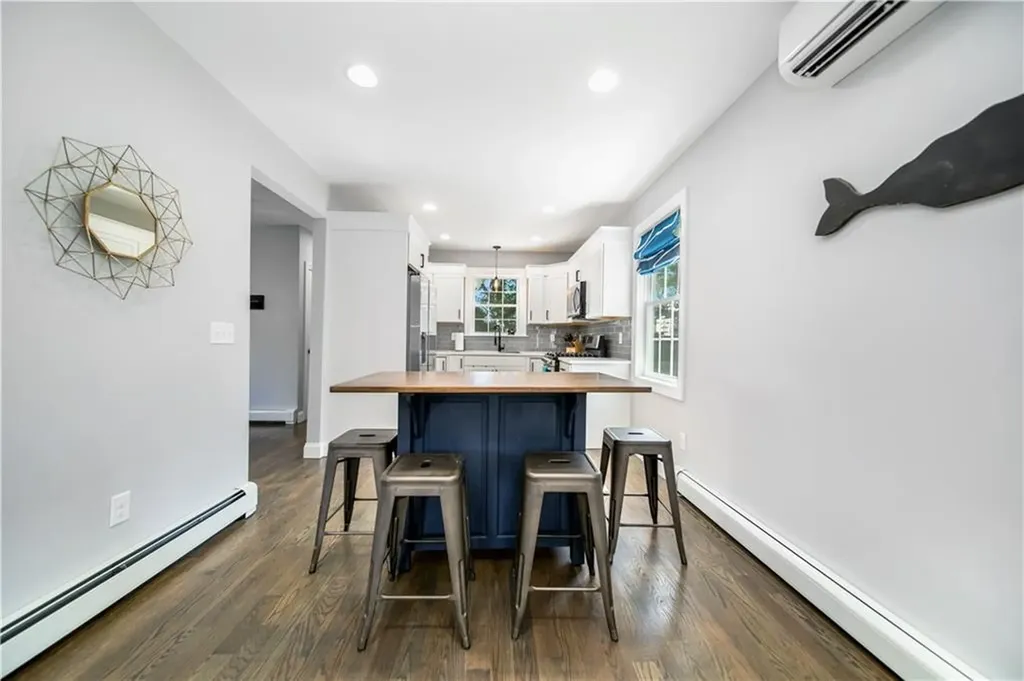 52 Benefit Street Warwick RI 02886