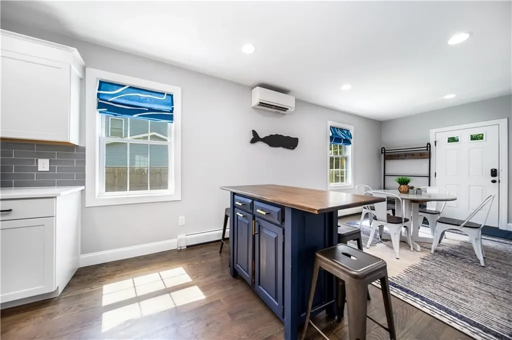 52 Benefit Street Warwick RI 02886