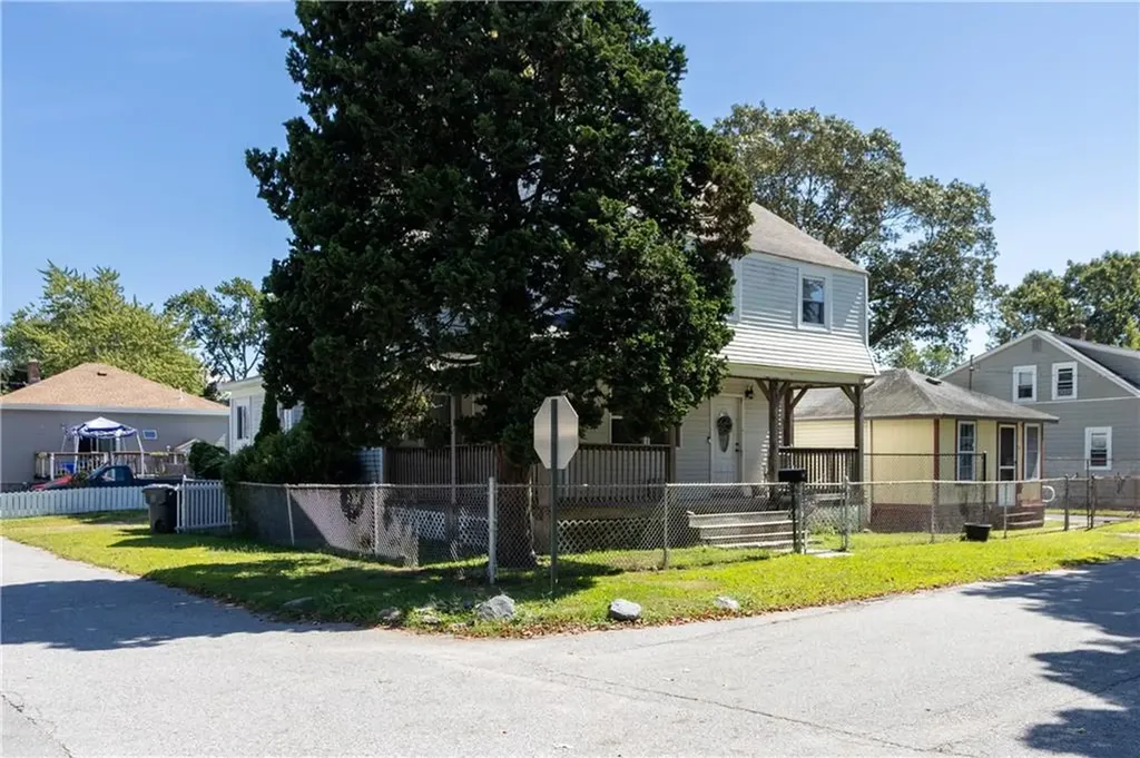 52 Uncas Street Warwick RI 02889