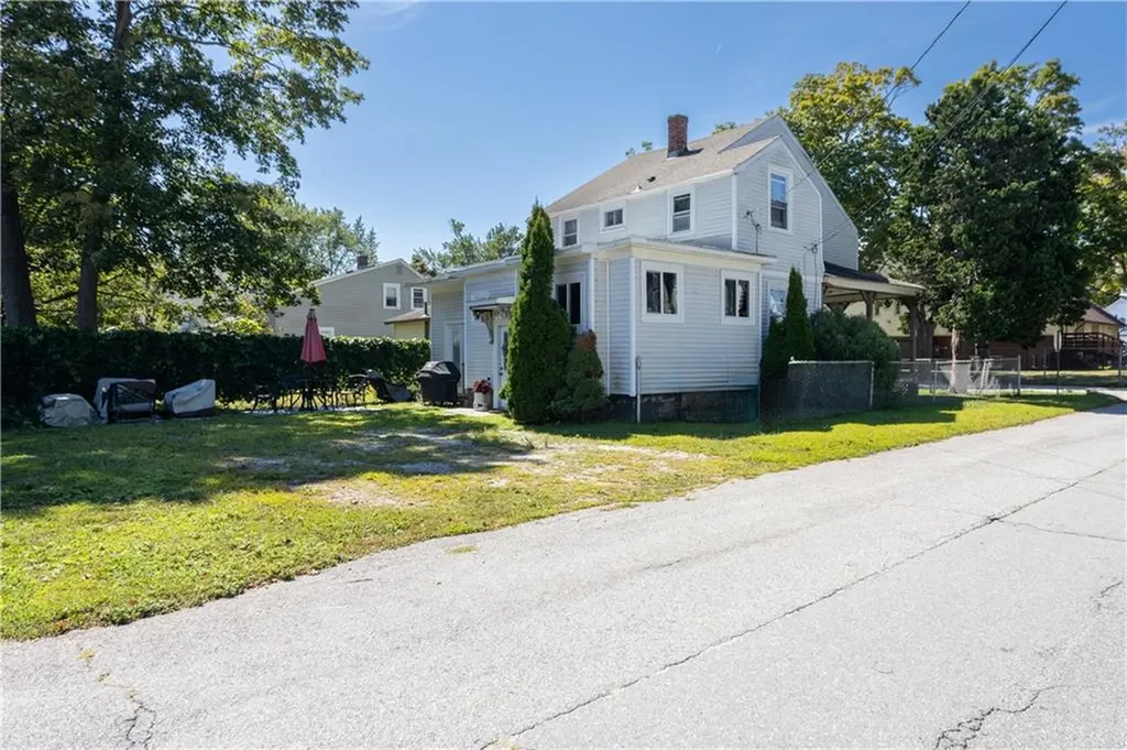 52 Uncas Street Warwick RI 02889