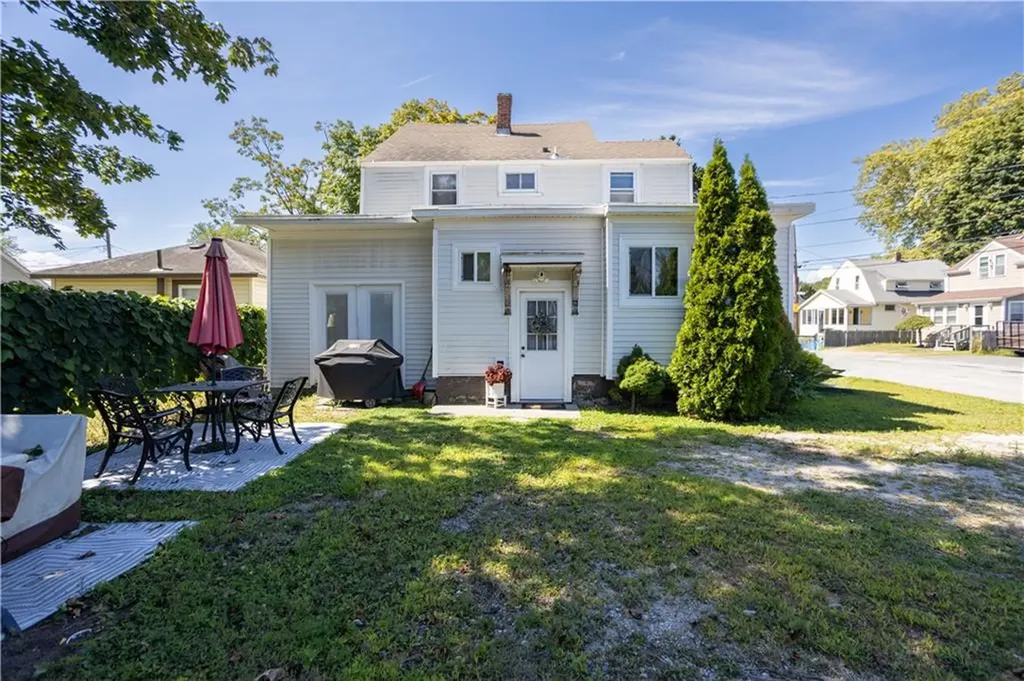 52 Uncas Street Warwick RI 02889