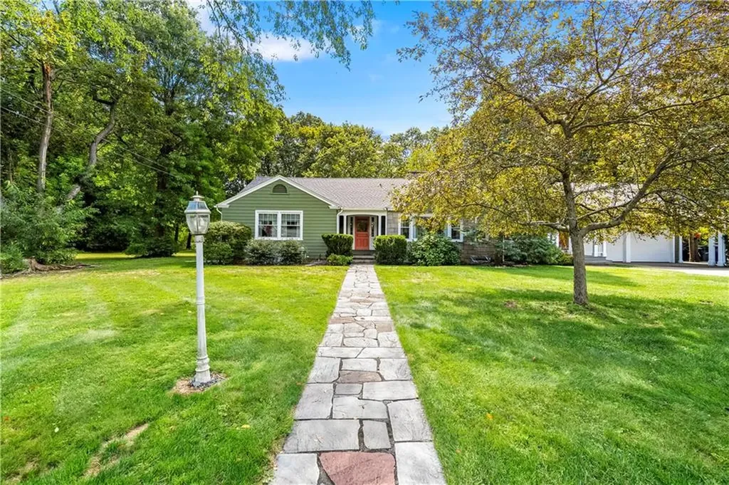 36 Apple Tree Lane Warwick RI 02888