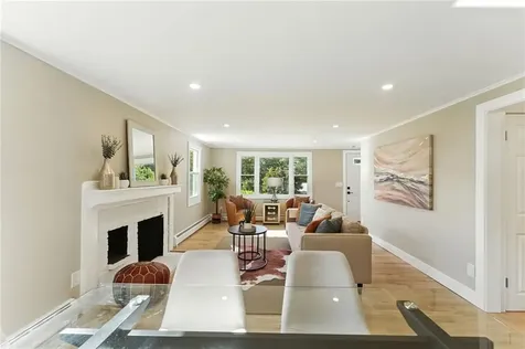 82 Barton Avenue Warwick RI 02889