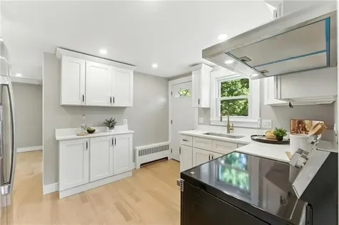 82 Barton Avenue Warwick RI 02889