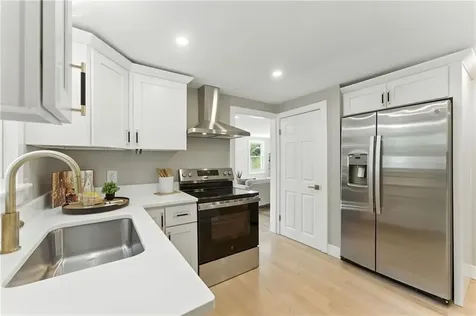 82 Barton Avenue Warwick RI 02889