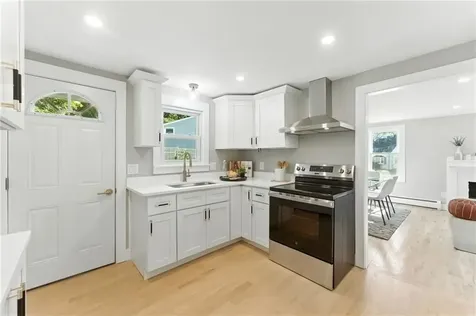 82 Barton Avenue Warwick RI 02889