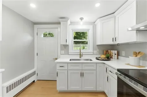 82 Barton Avenue Warwick RI 02889