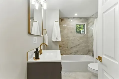 82 Barton Avenue Warwick RI 02889