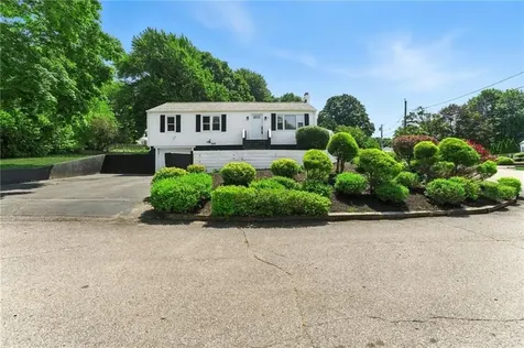 82 Barton Avenue Warwick RI 02889