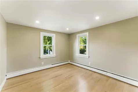 82 Barton Avenue Warwick RI 02889