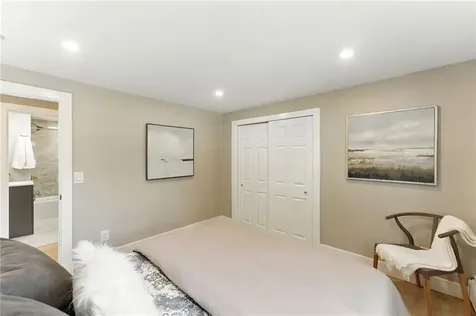 82 Barton Avenue Warwick RI 02889