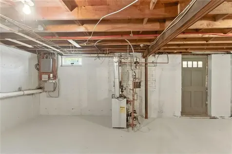 82 Barton Avenue Warwick RI 02889