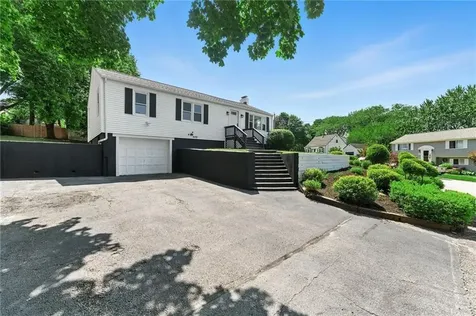 82 Barton Avenue Warwick RI 02889