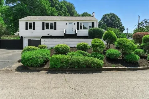 82 Barton Avenue Warwick RI 02889