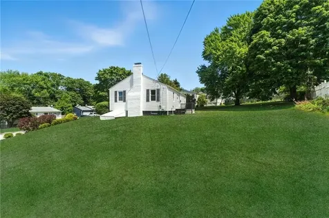 82 Barton Avenue Warwick RI 02889