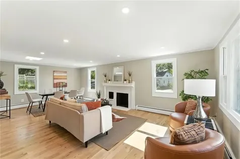 82 Barton Avenue Warwick RI 02889