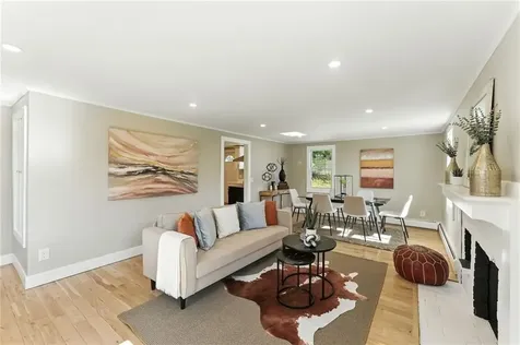 82 Barton Avenue Warwick RI 02889