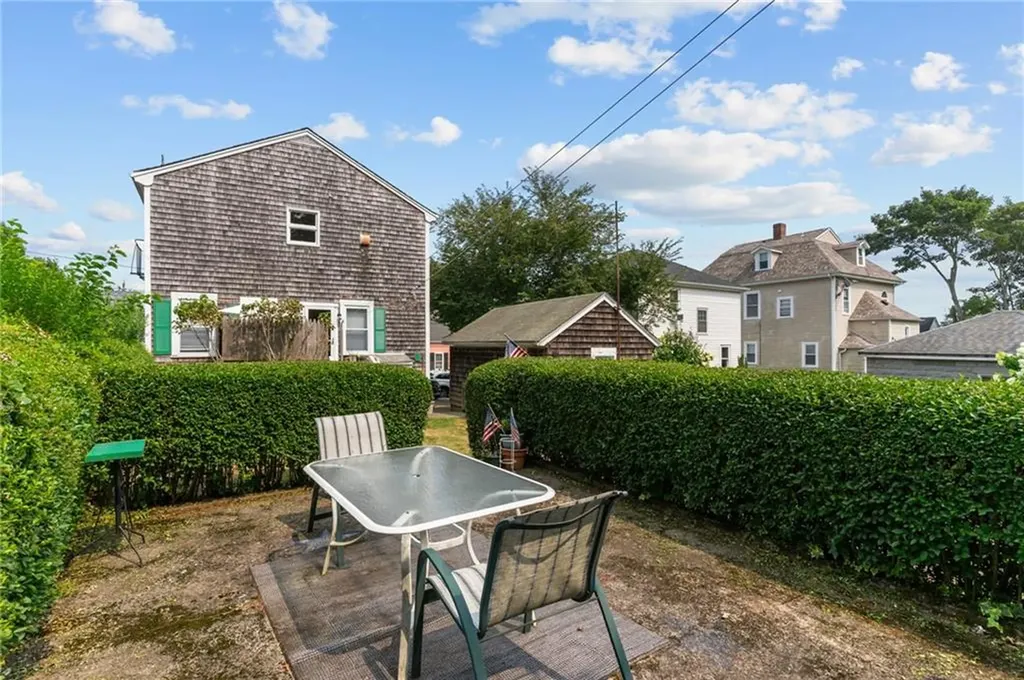10 Prospect Street Bristol RI 02809