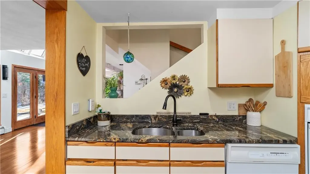 25 Mountaindale Road Smithfield RI 02917
