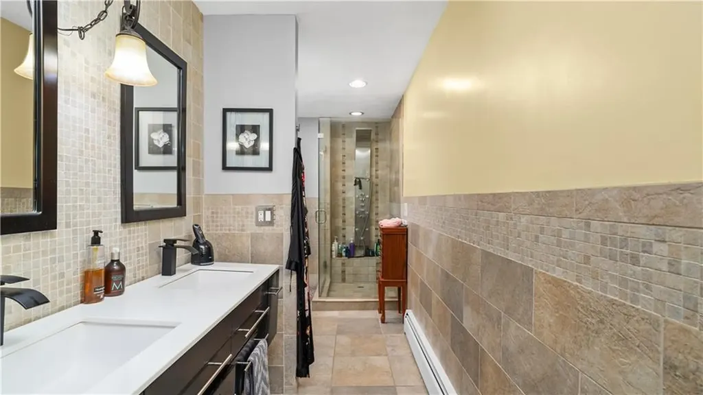 25 Mountaindale Road Smithfield RI 02917