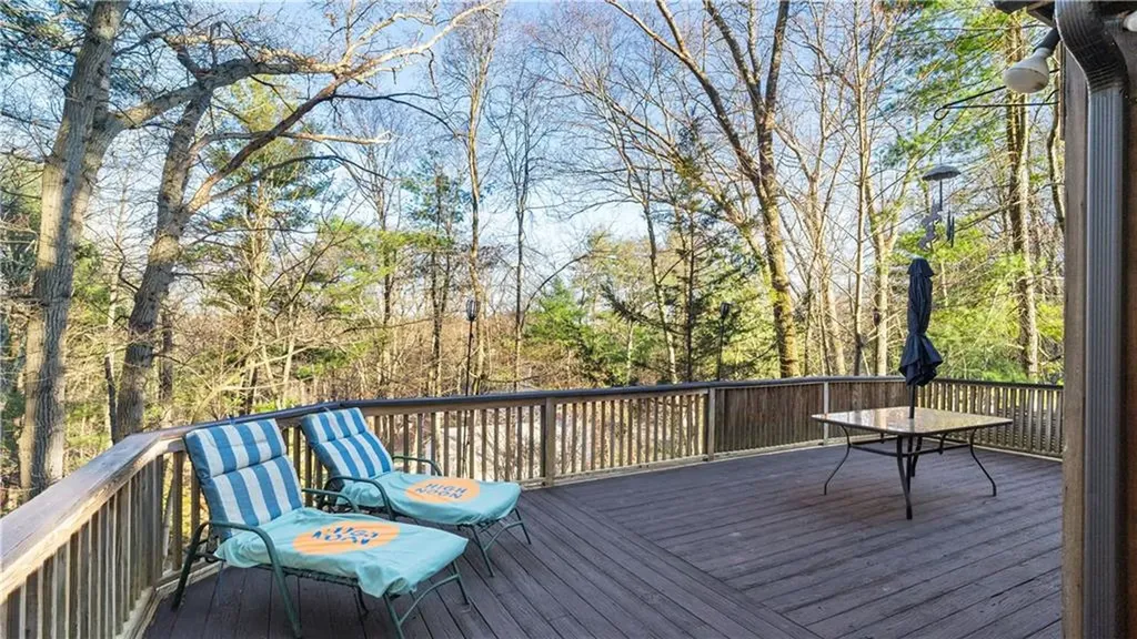 25 Mountaindale Road Smithfield RI 02917