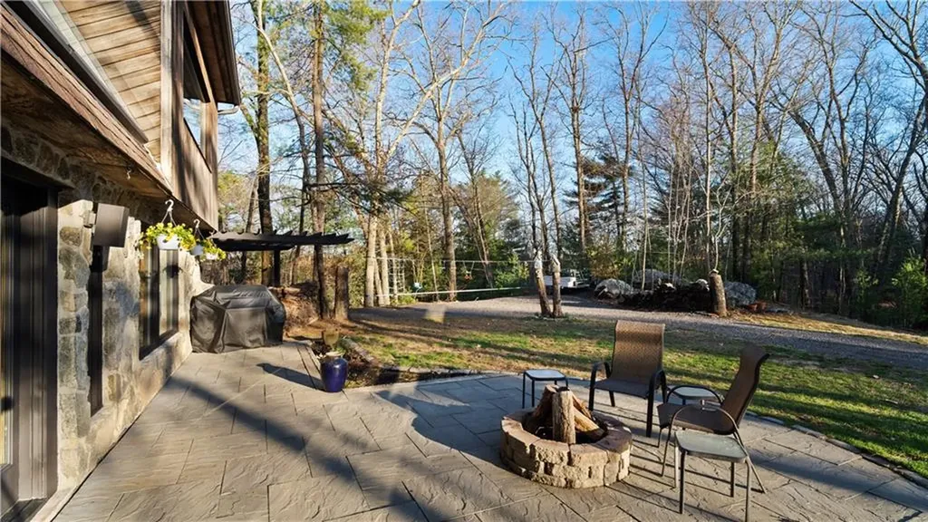 25 Mountaindale Road Smithfield RI 02917