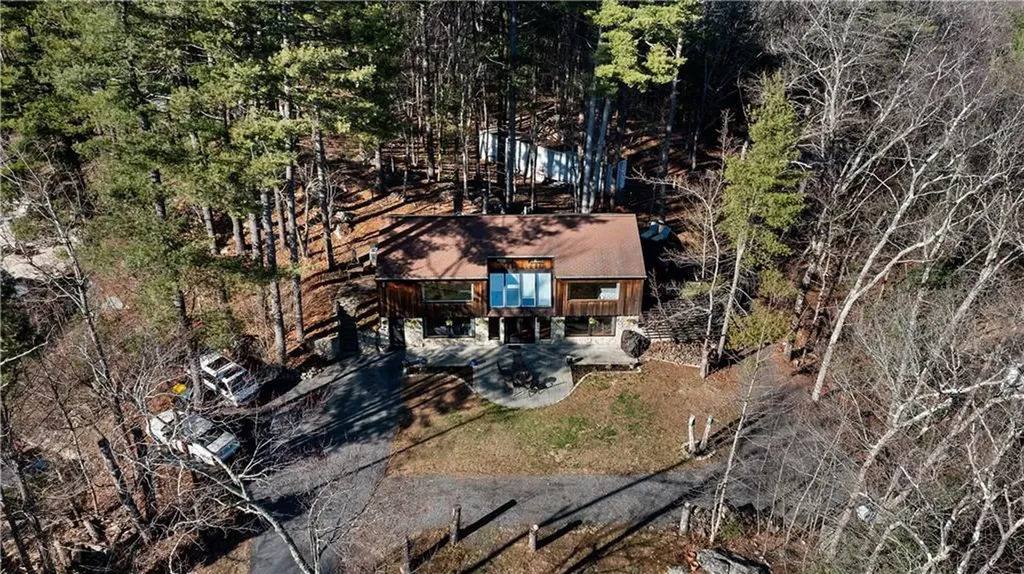 25 Mountaindale Road Smithfield RI 02917
