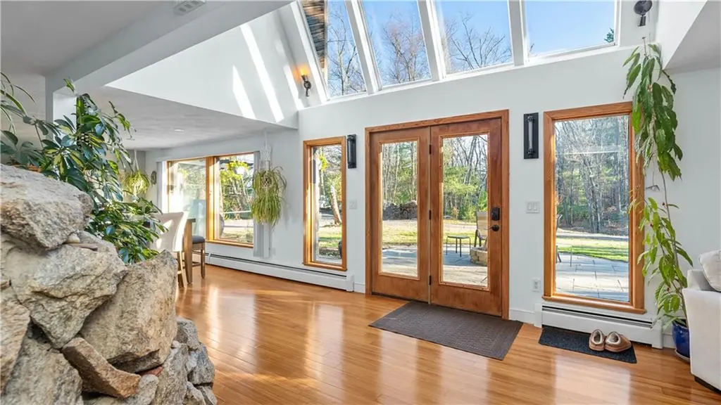 25 Mountaindale Road Smithfield RI 02917