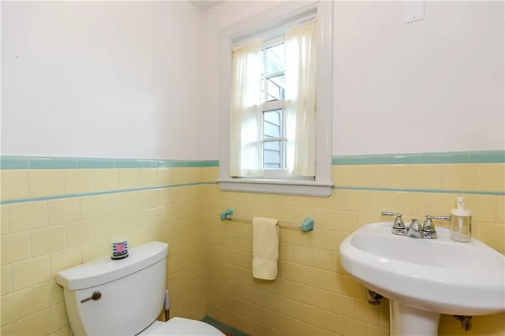 39 Jackson Road Cranston RI 02920
