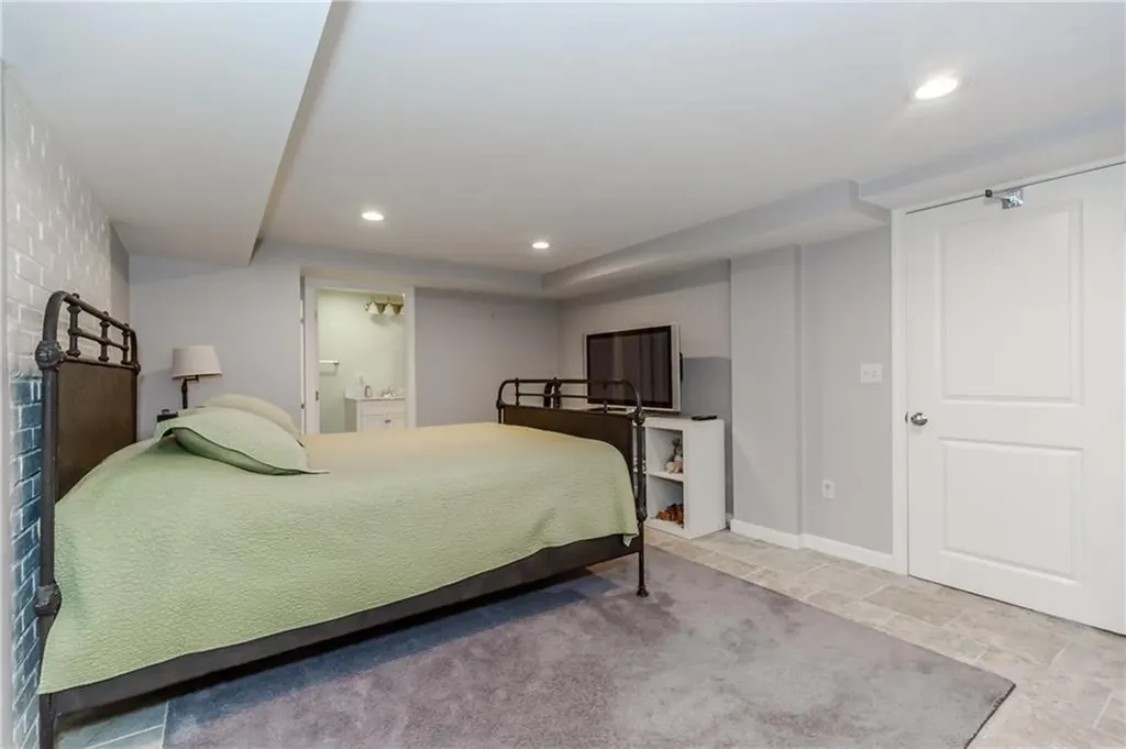 39 Jackson Road Cranston RI 02920