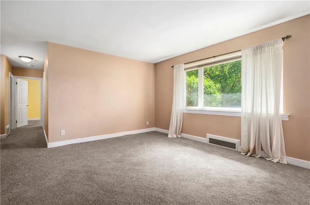 11 Salem Drive North Providence RI 02904