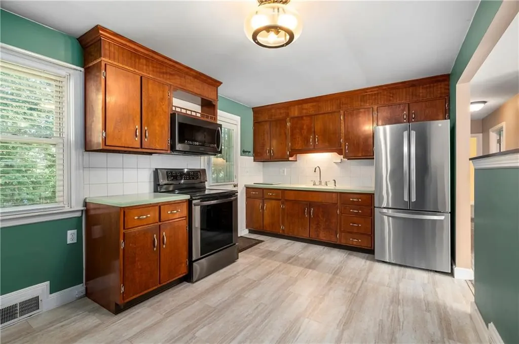 11 Salem Drive North Providence RI 02904