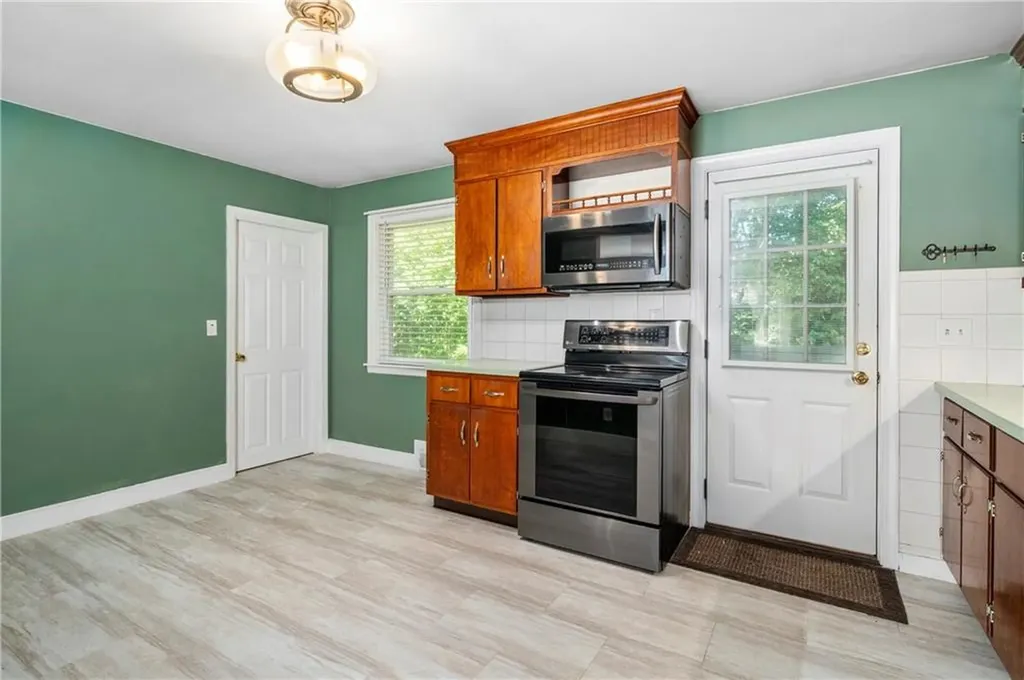 11 Salem Drive North Providence RI 02904