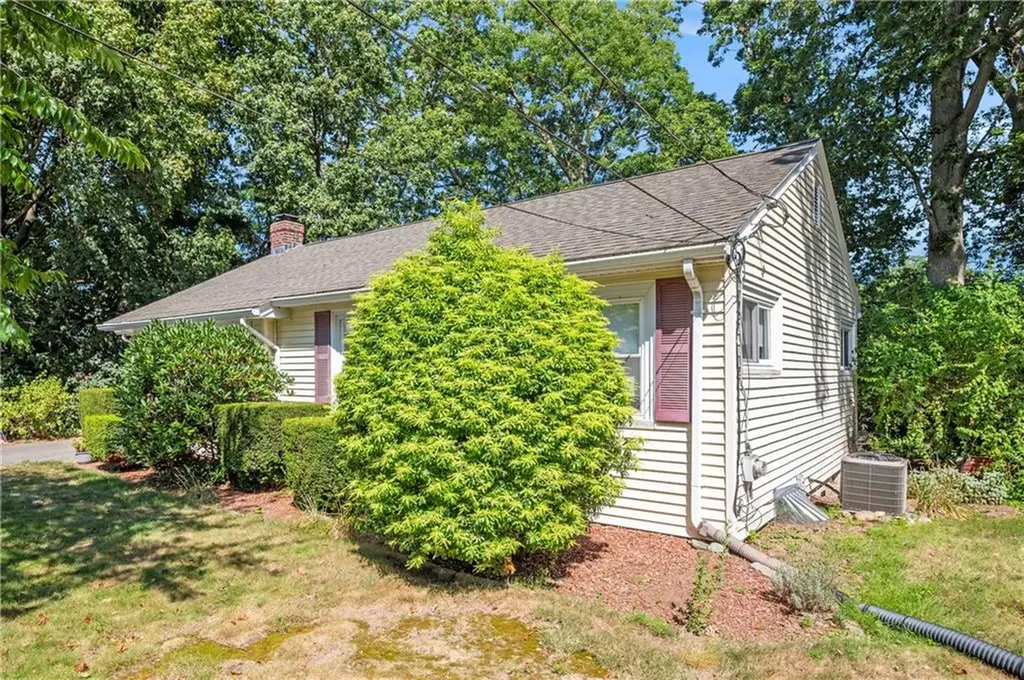 11 Salem Drive North Providence RI 02904