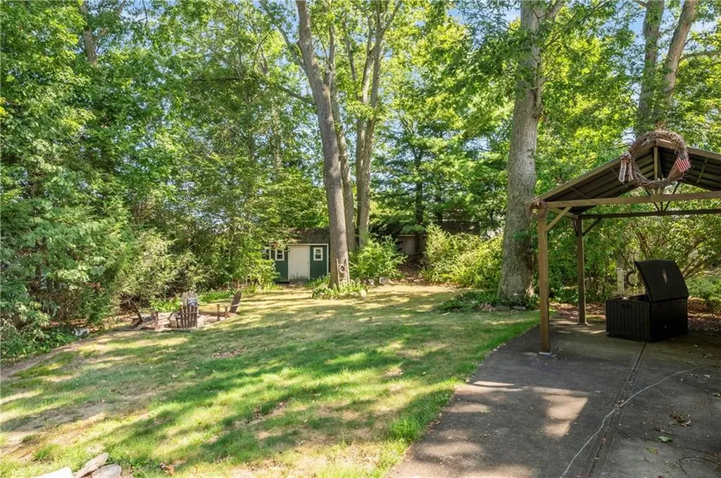 11 Salem Drive North Providence RI 02904