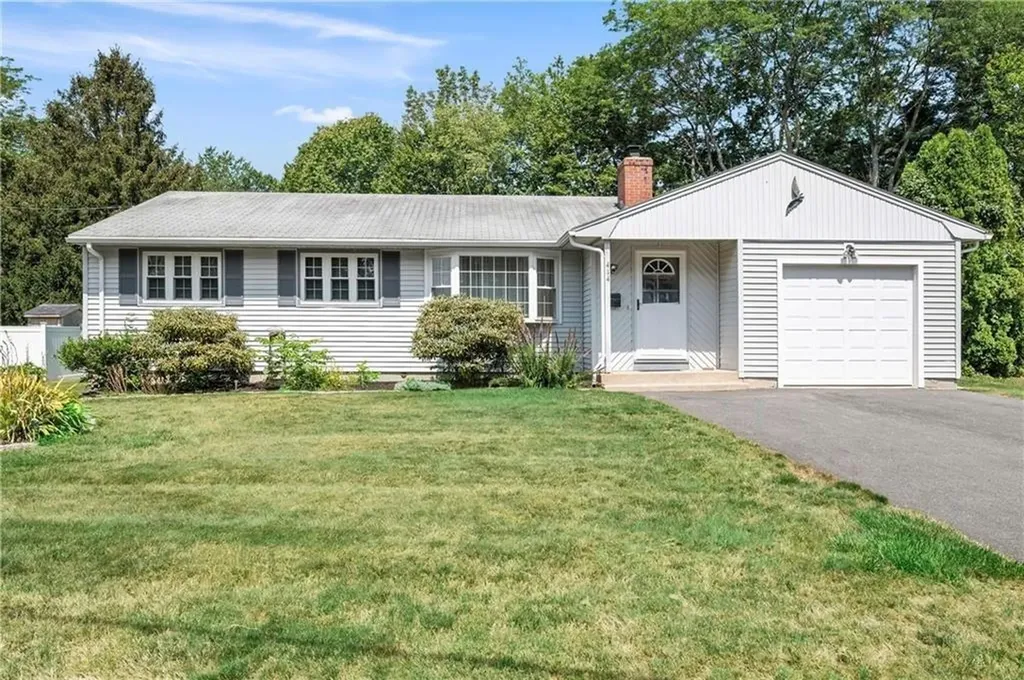 414 Knollwood Drive Woonsocket RI 02895