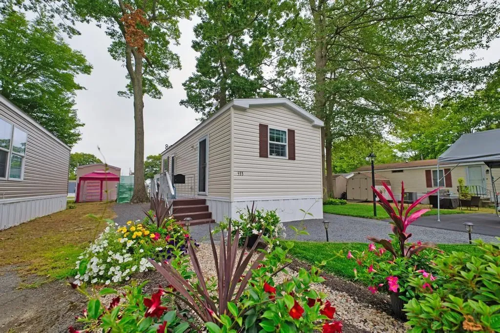 533 Forest Park Middletown RI 02842
