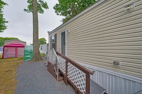 533 Forest Park Middletown RI 02842