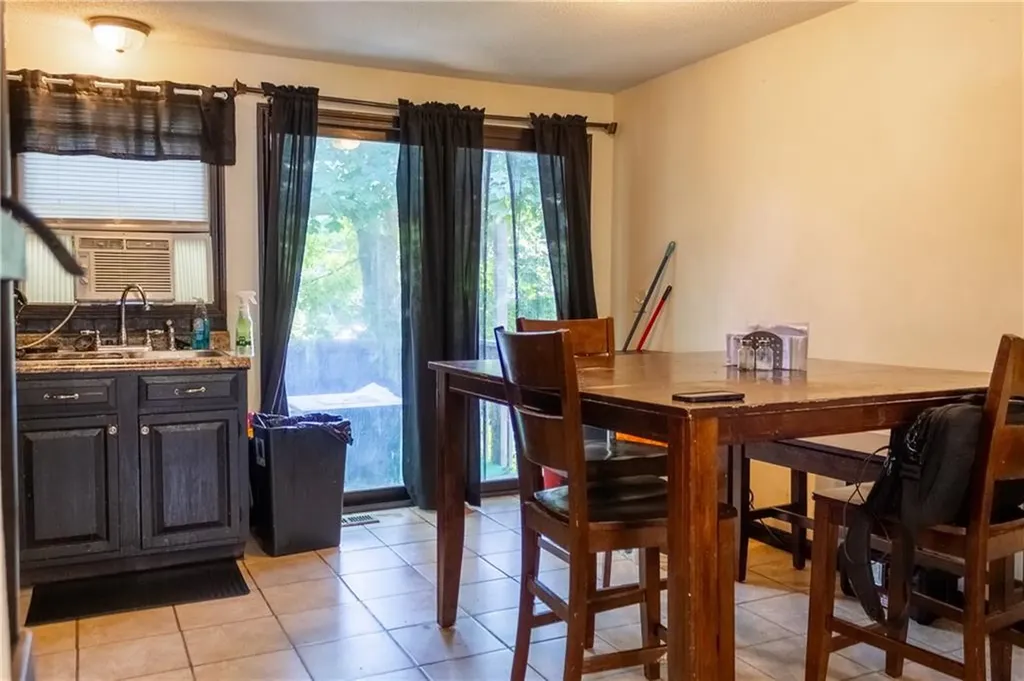 94 Waverly Street Warwick RI 02889